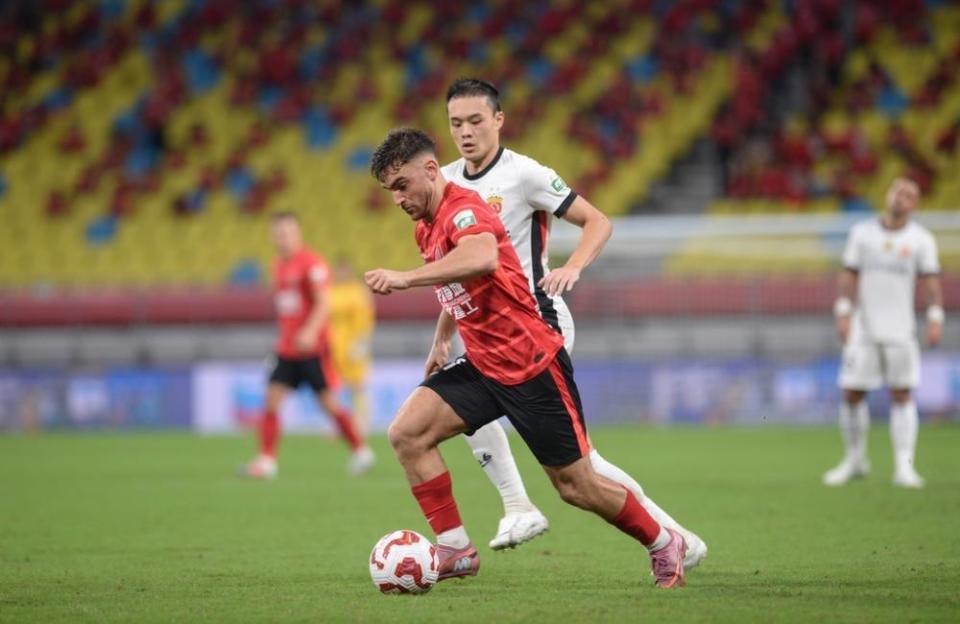 成都蓉城登顶！申花遭绝杀，国安6球惨败，4队只差2分海港已掉队